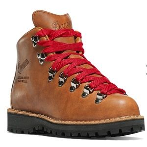 NWOT Danner W Mountain Light Cascade Hiking Boot